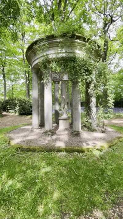Secret garden-esque
