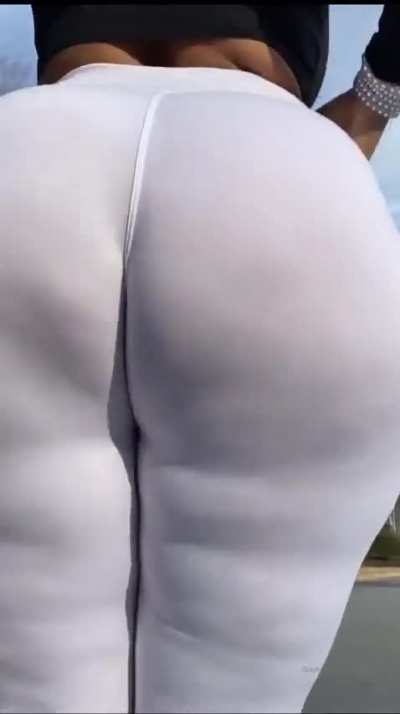 Spank me daddy 🍑