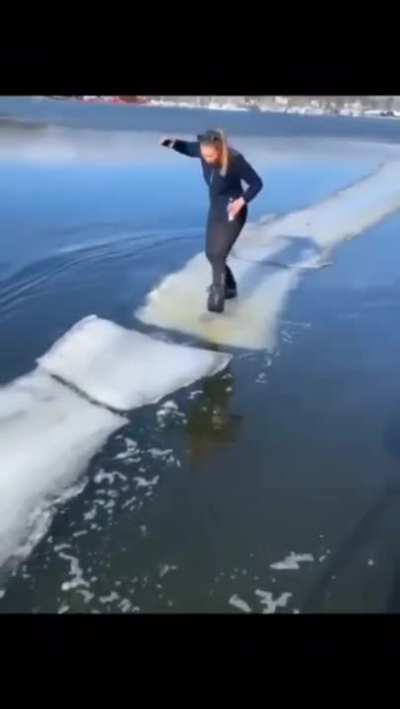 she doesn't know you don't go back on falling platforms