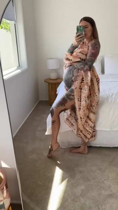 Would you fuck this horny mama?