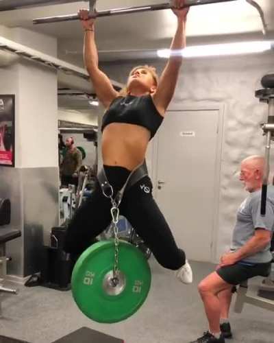 Pull-ups with 20kg/44lbs weight added