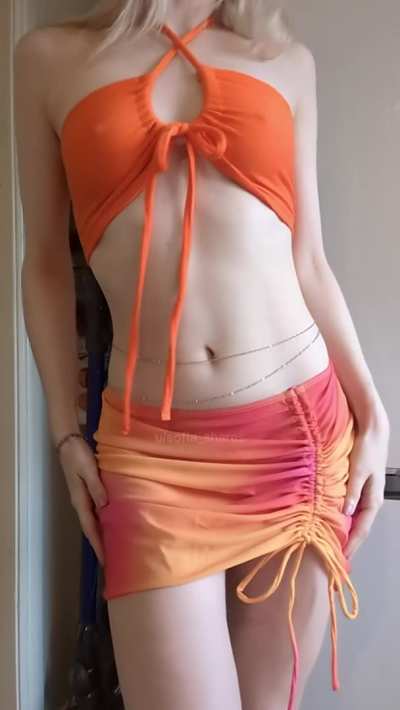 Getting summer vibes from my new outfit…get to show my midriff too! [GIF]