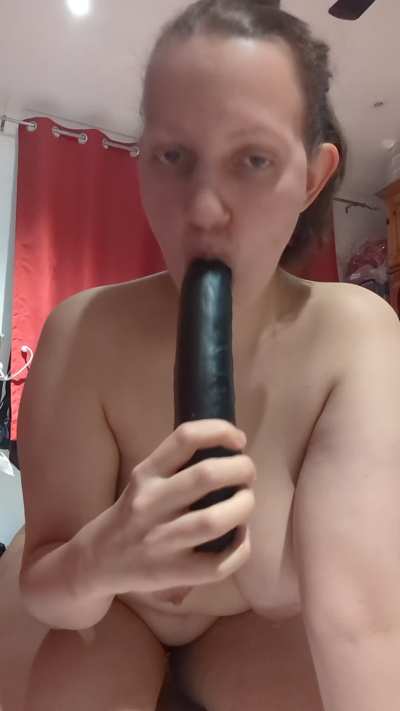 I love sucking on my dildo I wish it was a real cock though