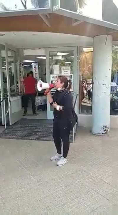 Santiago del Estero - Ciudadana ejerce su derecho a la protesta