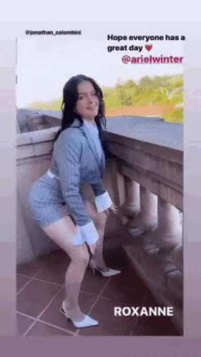 Shake that ass for everyone baby!