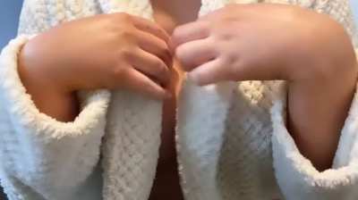 Big titty reveal 😏😍 [OC]