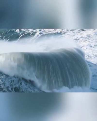 🔥 Monster waves captured at Nazar&eacute;, Portugal