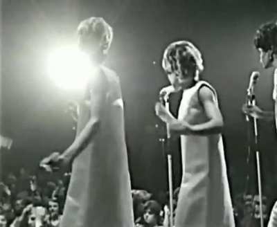 In May of 1968, Aretha Franklin was at the top of her form and had exploded into fame with a string of top-ten hits which would later become classics. With a third album just released and on her first-ever tour of Europe, this clip shows us excerpts of he