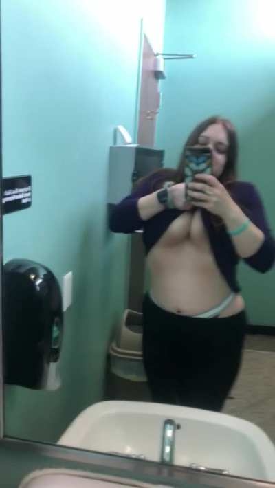 It&rsquo;s been a min since I&rsquo;ve done a work titty drop 😻 happy titty Tuesday to alllll