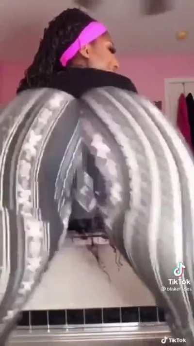 Rate her booty
