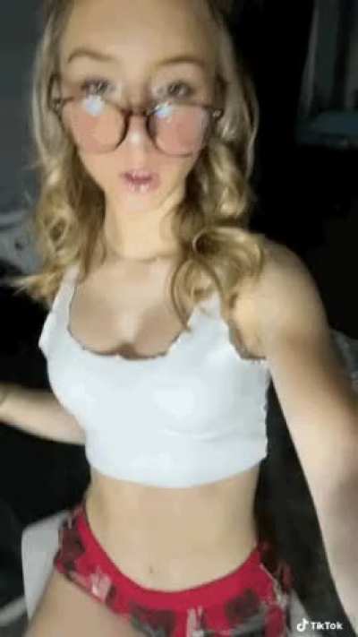 [wickr pervpumper15] feeding TikTok girls to bi guys that wanna cam or mic. Let’s go on the fuck out !