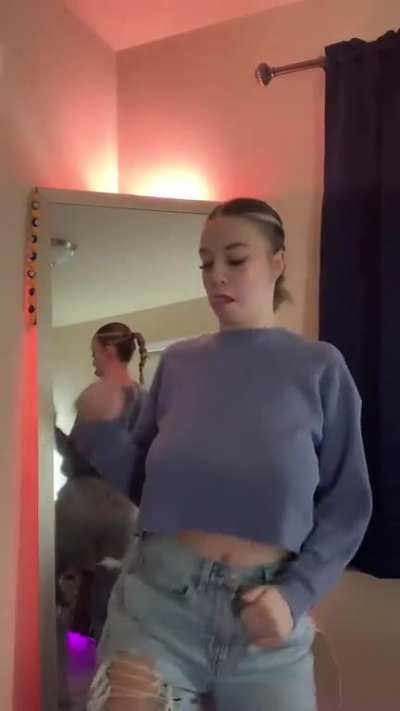 stretch underboob