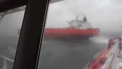 Мюи разошлись, как в море корабли