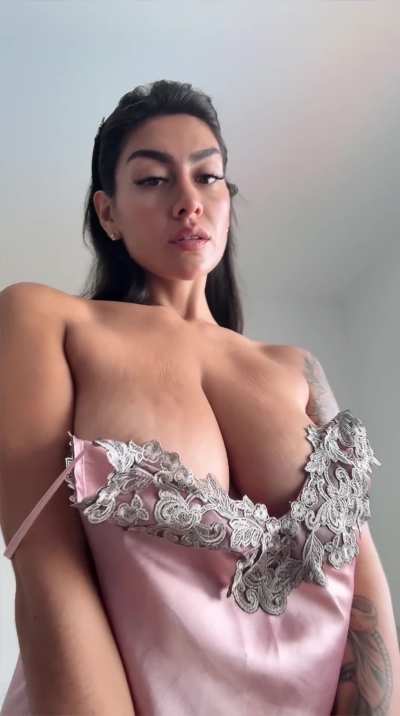 Tits reveal , BTBF?