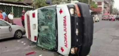 rodsquare sufre un accidente automovilistico mientras es llevado a un hospital😔😔