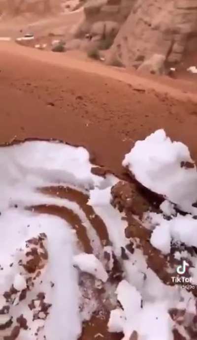 parece muito algum doce, areia sobre neve, uma combina&ccedil;&atilde;o interessante