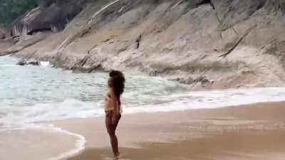 J&ecirc; Soares (Brazilian Actress)