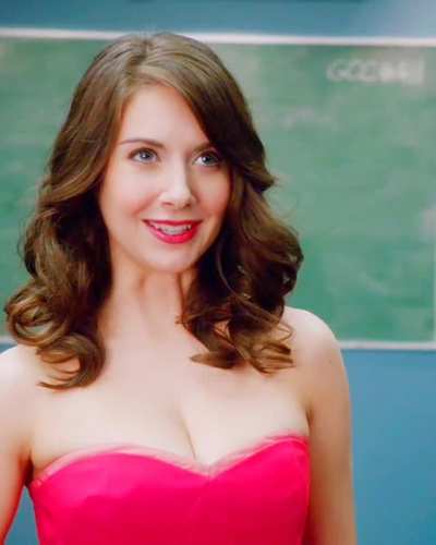 Alison Brie as Annie is the perfect combo of cute &amp;amp; hot