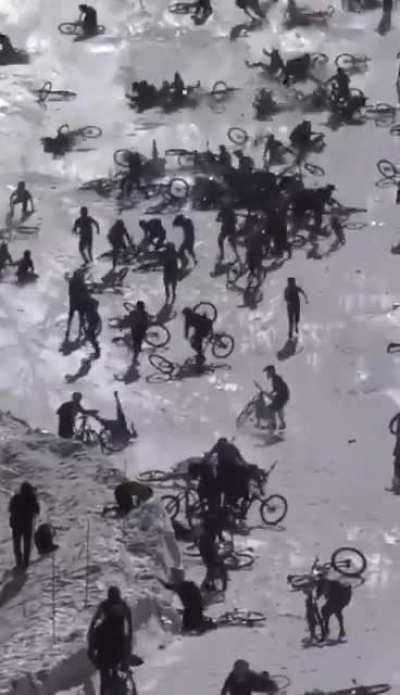 Yay! Downhilling an icy track with 700+ mountain bikers at once