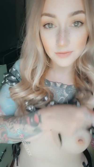 Like my daisies? 🥰 (oc)(drop)