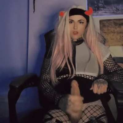 Don't you wish your girl had a cock like me? 😈 Be honest 