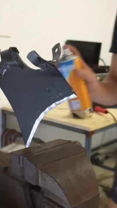 Axe leg thing
