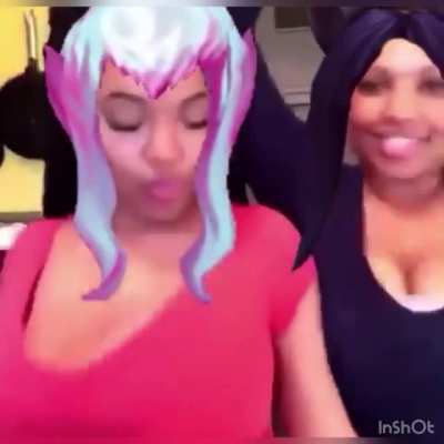Queenvelynn and Ahrianna Grande watching Waxkali and Flop&rsquo;sai mains complaining about the budget of their music videos 🤭
