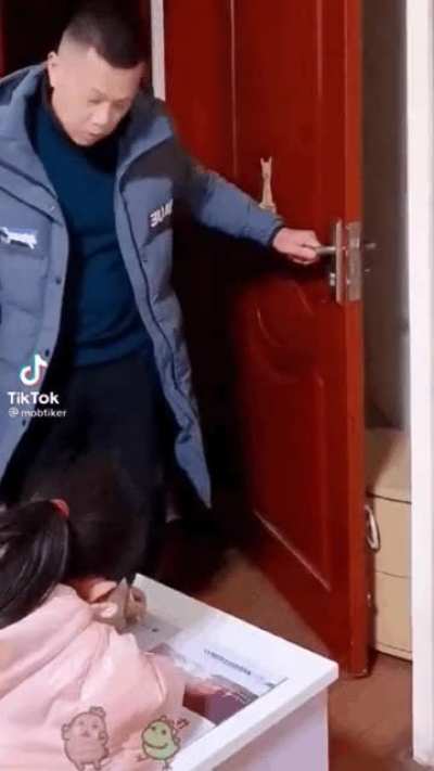 wouldn&rsquo;t the drawer be blocking the phone