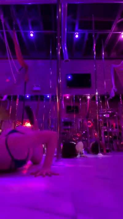 Dancing thru a lat injury (I don&rsquo;t recommend for all injuries but Ik what I can do safely) 😣 blessing &amp;amp; a curse bc it&rsquo;s uncomfortable but forces me to be more thoughtful and creative with my movement. My pole studio is such a safe haven for me 🥰