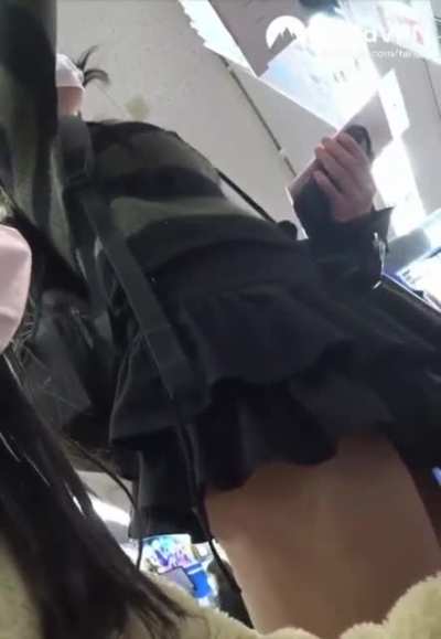 Emiru thighs