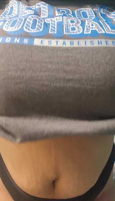 DDD Obsession's titty reveal &amp;amp; drop to help the Lions out! #SE MI 🥳