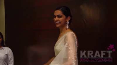If you had the chance to click photo with Deepika Padukone, then what would you say to her? She&rsquo;s our cumdevi after all.