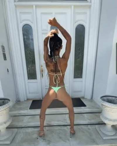 Twerking that Ass