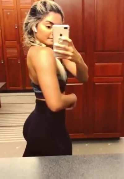 Taynara Conti