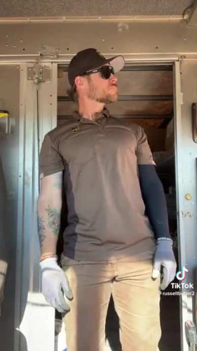 Why doesn&rsquo;t my UPS guy dance like this when delivering MY packages?!?