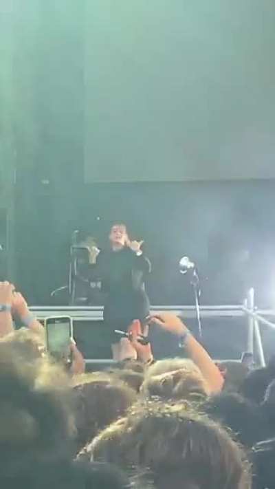 the sign language interpreter was bad asf 😮&zwj;💨🥴