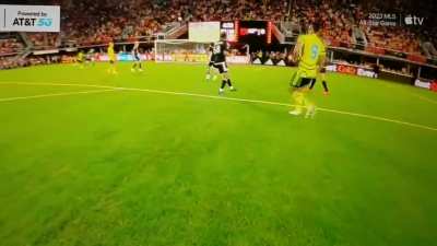 Gabriel Jesus goal from the referee&rsquo;s body cam