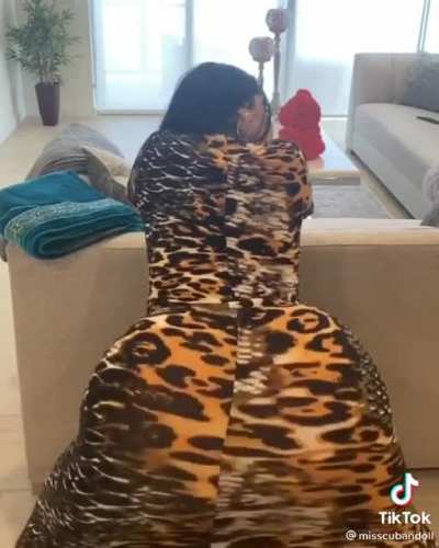 Wow look at that ass move🤪