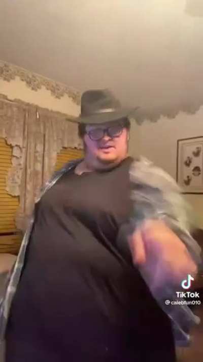 original caption: &ldquo;me performing my discord kittens favourite song&rdquo;