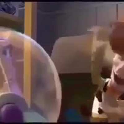 ᕙ(⇀‸↼‶)ᕗ
