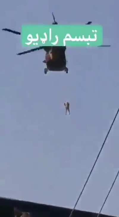 Talib&atilde; levando as inimigas para um passeio de helic&oacute;ptero