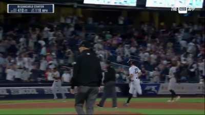 [Highlight] [Highlight] Giancarlo Stanton walks off the Pirates with a grand slam, the Yankees 2nd walk off grand slam of the season!