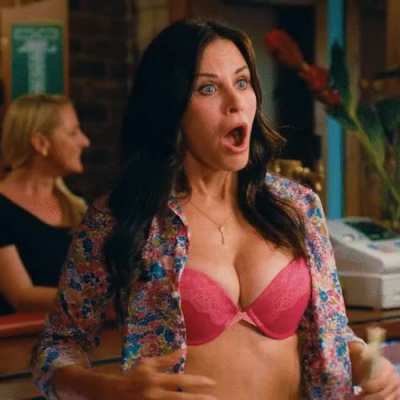 Courtney cox has some huge milk tanks 😋