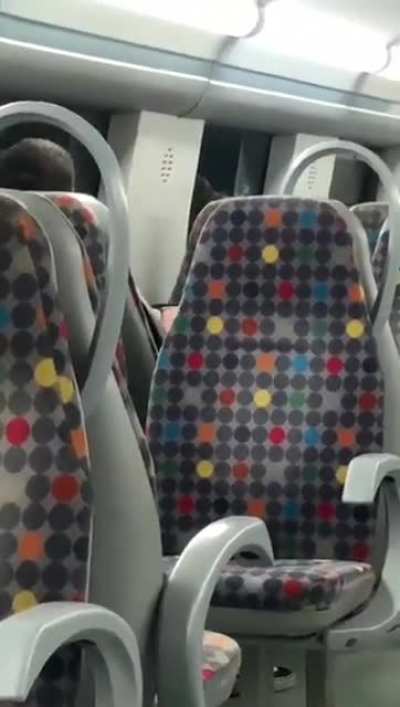 İngiltere'de Trende Cinsel İlişkiye Giren &Ccedil;ift