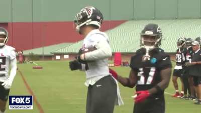 Drake London&lsquo;s double move and grab over Dee Alford