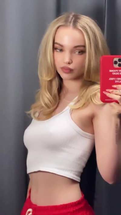 This bitch just adores showing off her hard nipples 😍🤤 She obviously knows what this does to all of us. 🥵