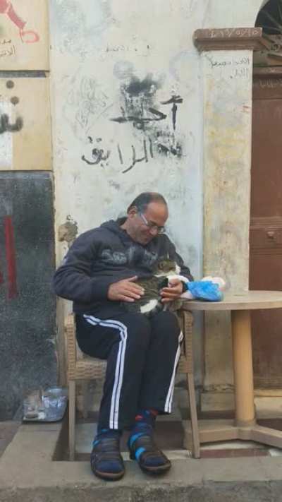Some awww to start your day with. From Alexandria.