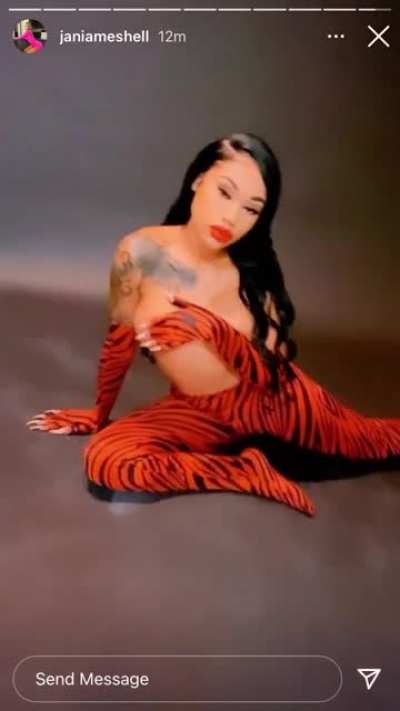 ⠀