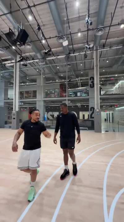 Max B 🌊 gets his jimmy 🏀 right with a clout chaser 🤳📈 that moonlights as a basketball trainer ⛹️&zwj;♂️🔫