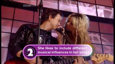 THe "YoUNG SHaKiRA"  SHAkE hER BuTT liKE A GoDdeS !! LiVE oN STaGE - Whenever, Wherever  =  4k\60fps ✓